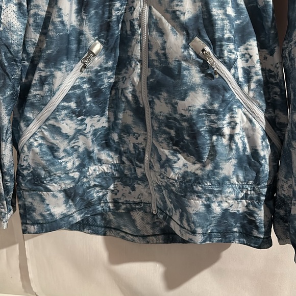 Lululemon Running Jacket - Teal Blue and Grey Pattern - Size 6 - Picture 5 of 8